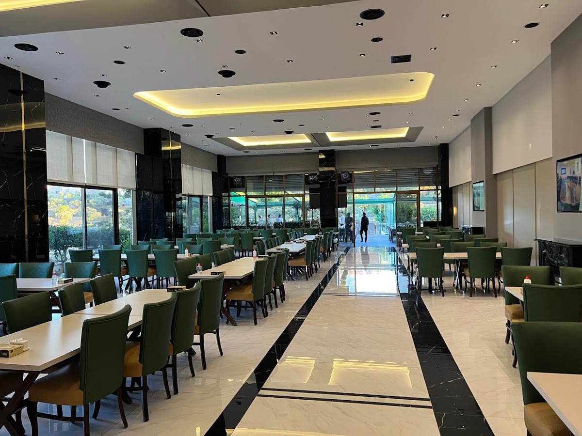 Zuwwadeh Restaurant الزوادة الزواده افضل مطعم مشاوي لبناني عمان جلسات خارجية تراس خارجيه اطلالة اطلا