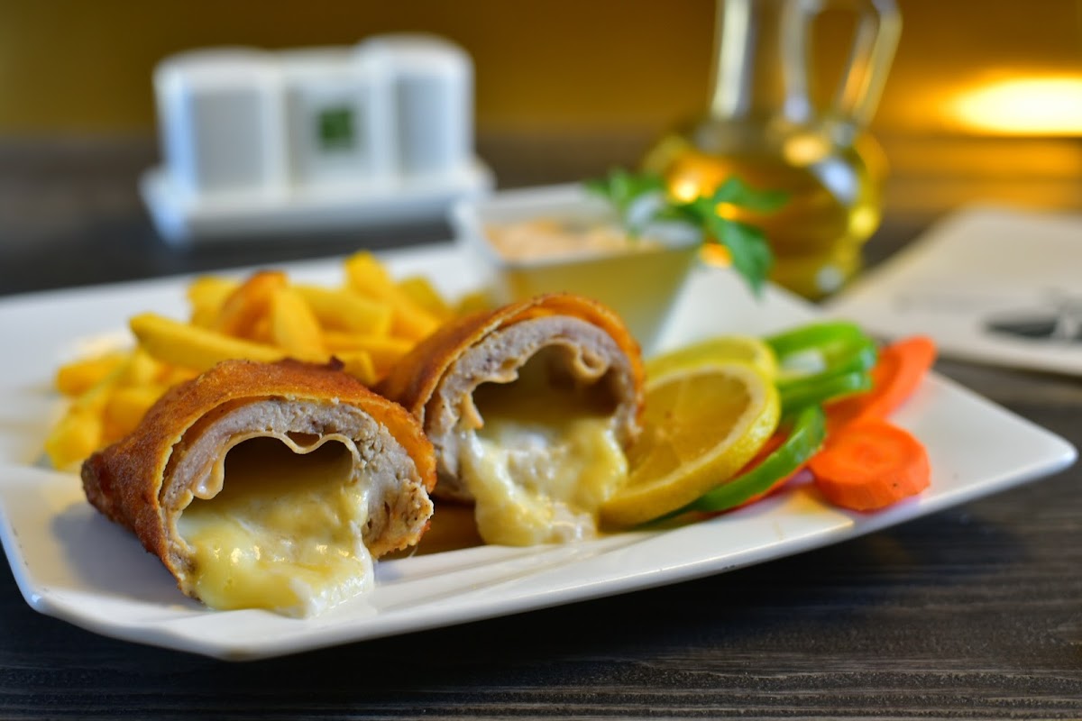 Zuwwadeh Restaurant الزوادة الزواده افضل مطعم مشاوي لبناني عمان جلسات خارجية تراس خارجيه اطلالة اطلا - Photo 2