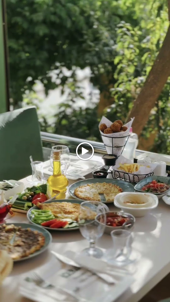 Zuwwadeh Restaurant الزوادة الزواده افضل مطعم مشاوي لبناني عمان جلسات خارجية تراس خارجيه اطلالة اطلا - Photo 3