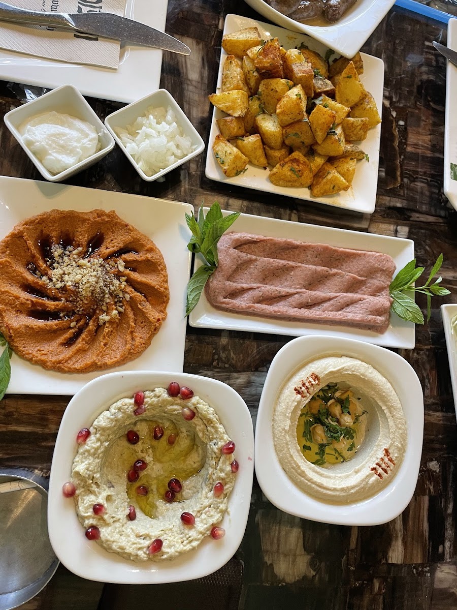 Zuwwadeh Restaurant الزوادة الزواده افضل مطعم مشاوي لبناني عمان جلسات خارجية تراس خارجيه اطلالة اطلا - Photo 4