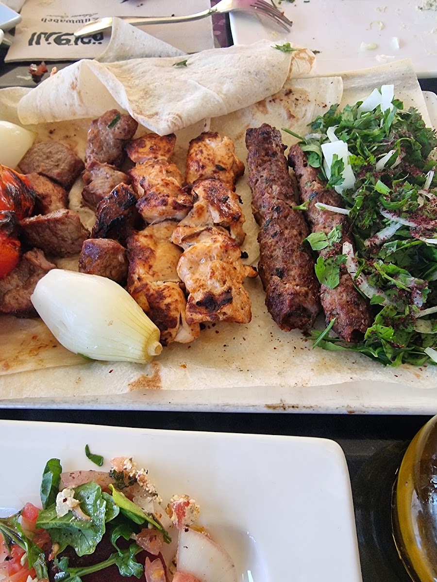 Zuwwadeh Restaurant الزوادة الزواده افضل مطعم مشاوي لبناني عمان جلسات خارجية تراس خارجيه اطلالة اطلا - Photo 8