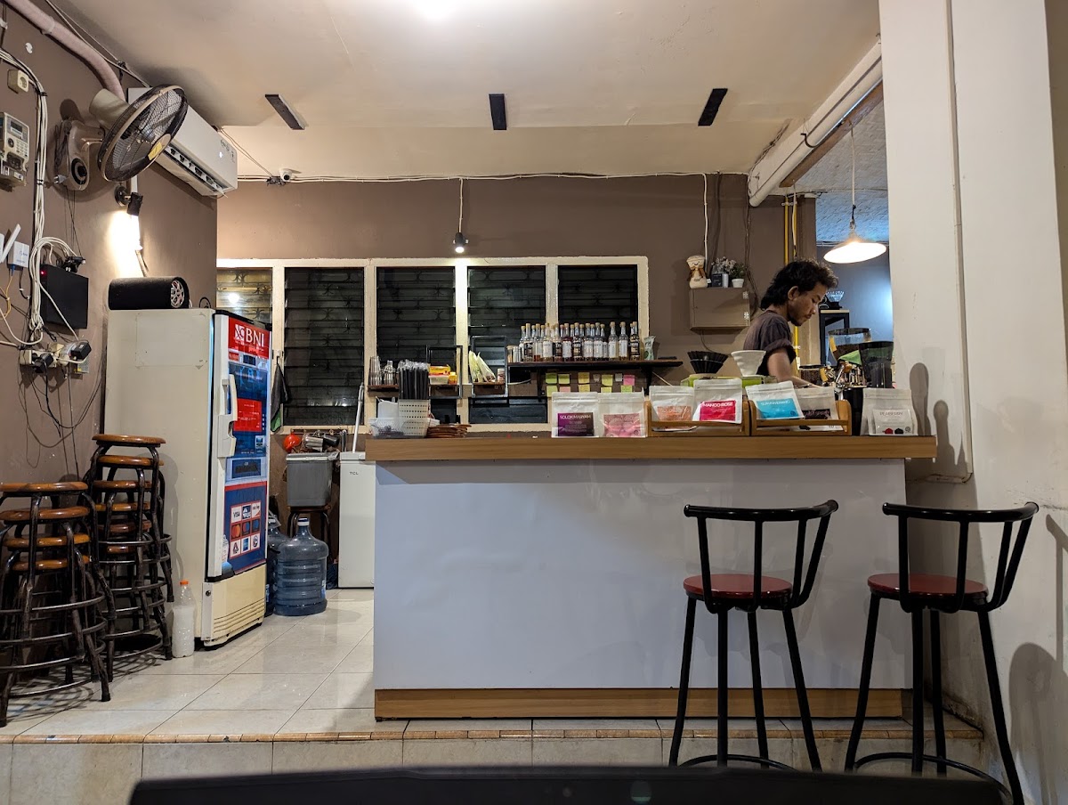 Kopi Paripurna & Roastery - Photo 3