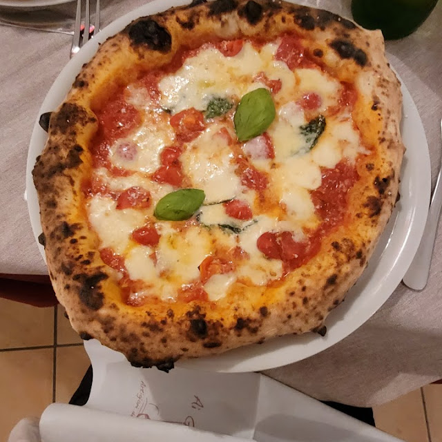 Pizza Margherita E Pizza Nerano
