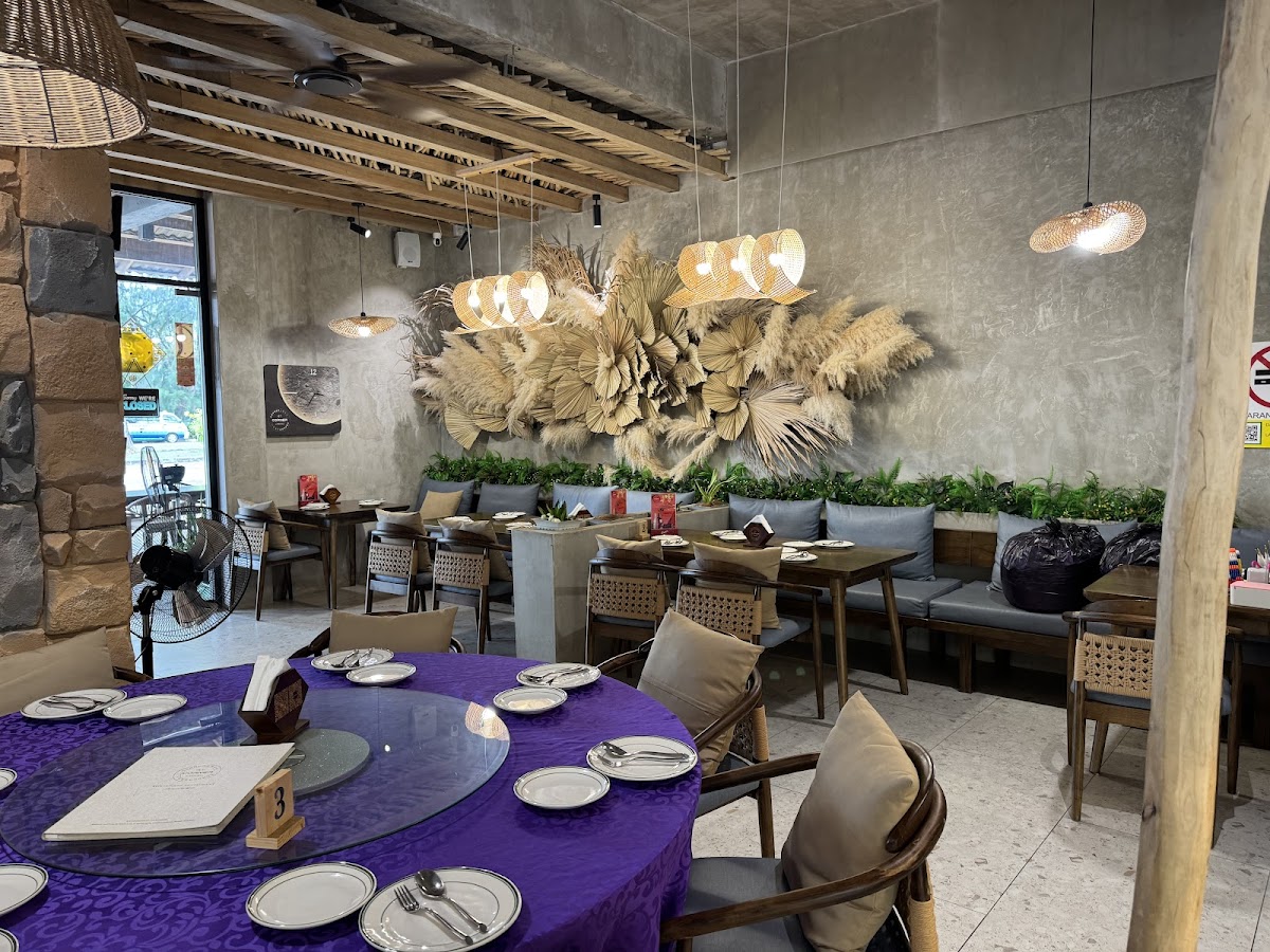 The Corner Seafood Restaurant 遇见海鲜餐吧 - Photo 2