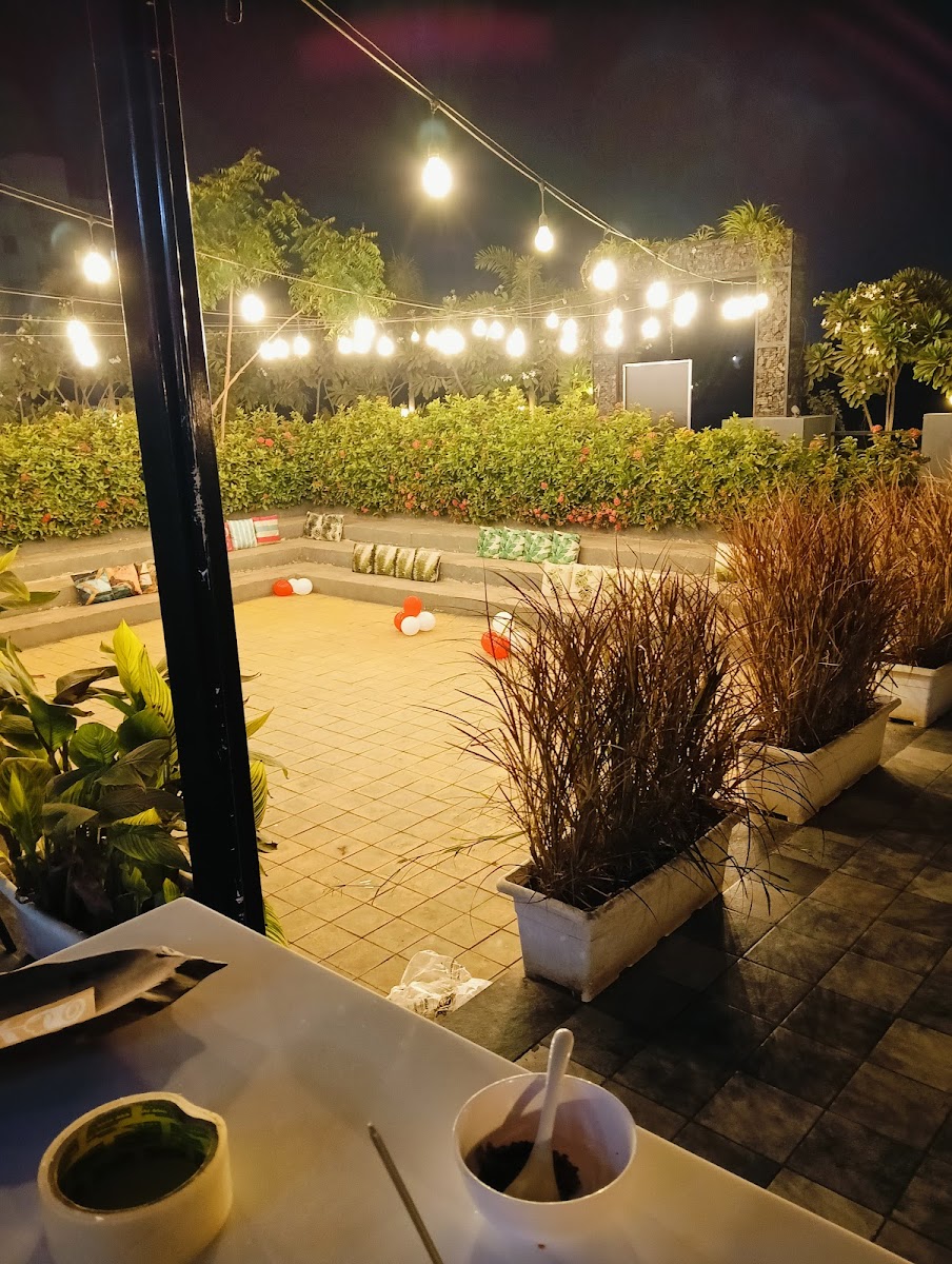 First Date Cafe - Photo 3