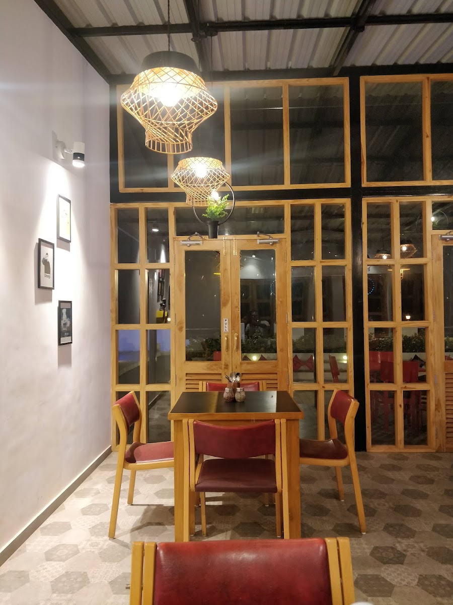 First Date Cafe - Photo 7