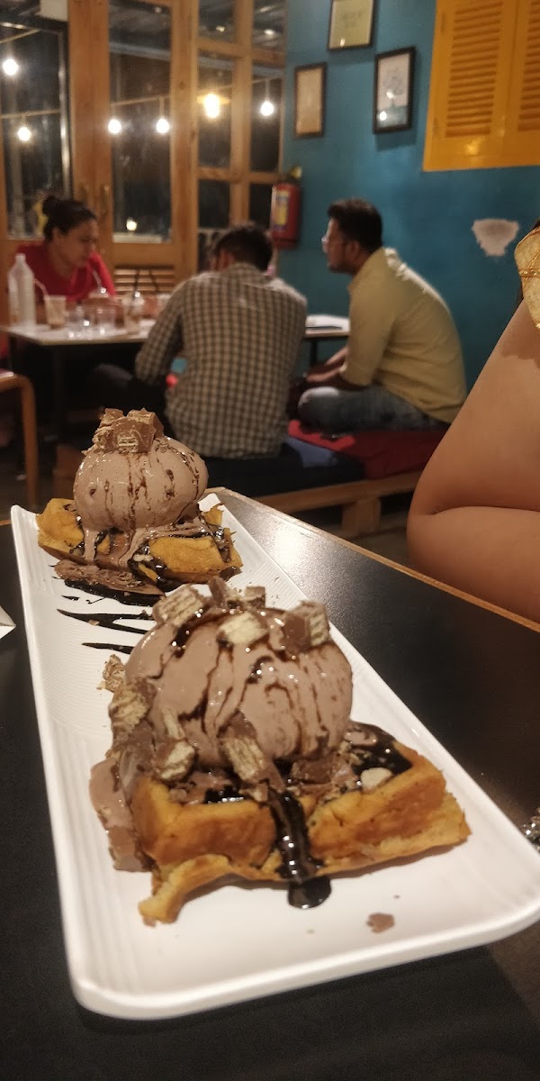 First Date Cafe - Photo 8