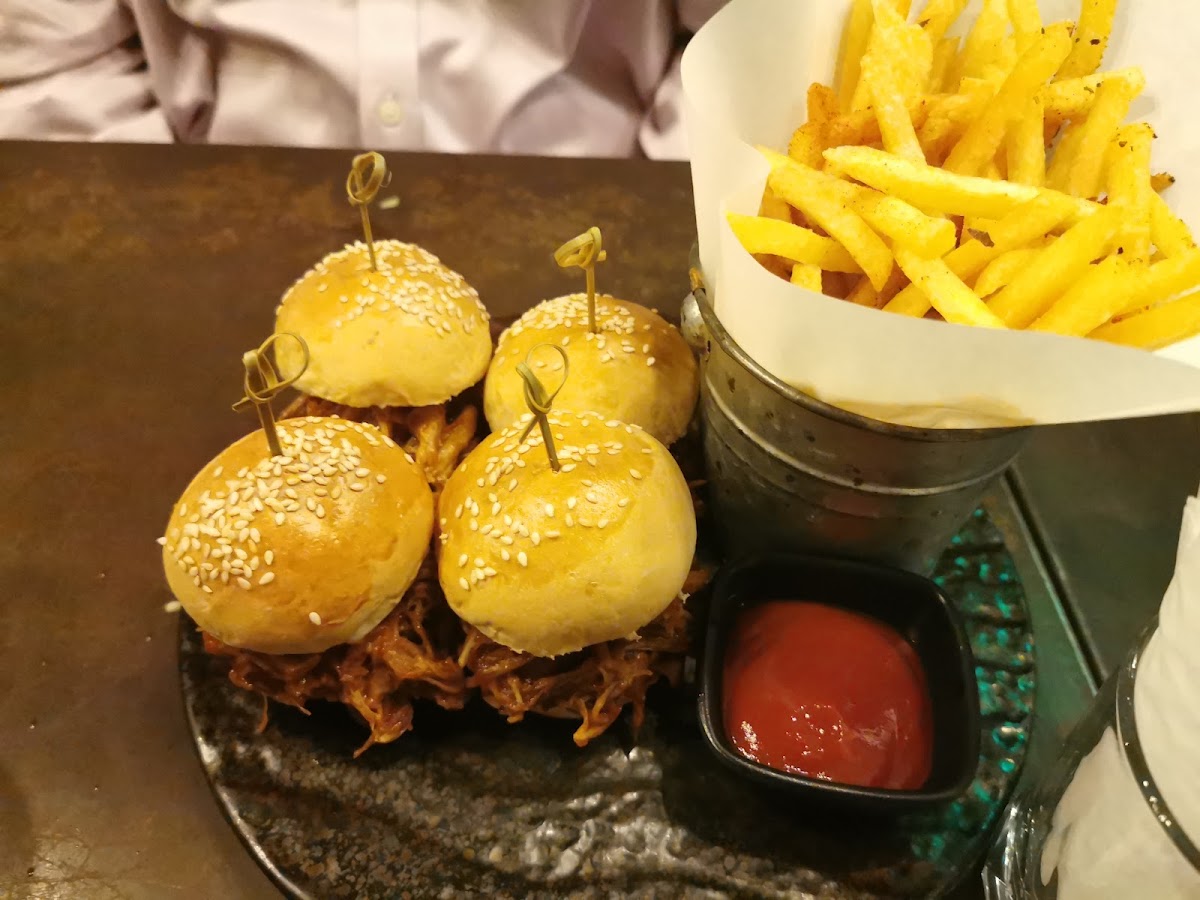 Port Restaurant & Bar - Photo 8