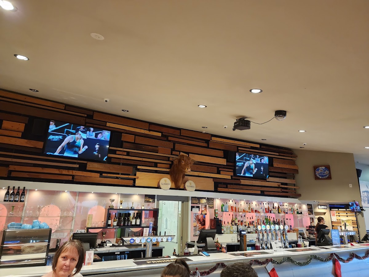 Waka Bar & Gaming & Steakhouse