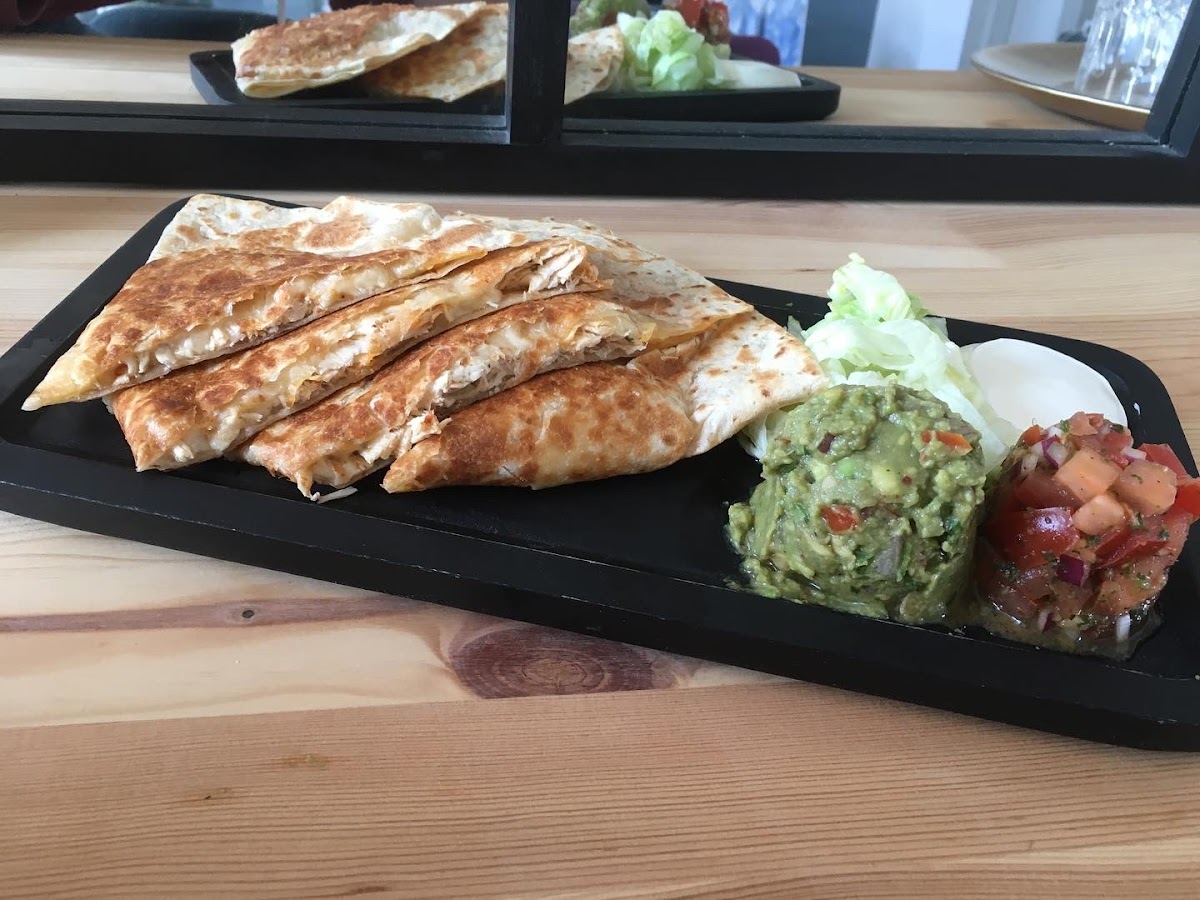 Leo's Cafe Vernon - Photo 2