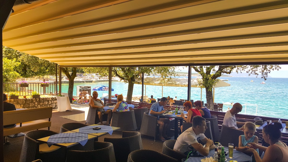 Del Mar beach restaurant and bar