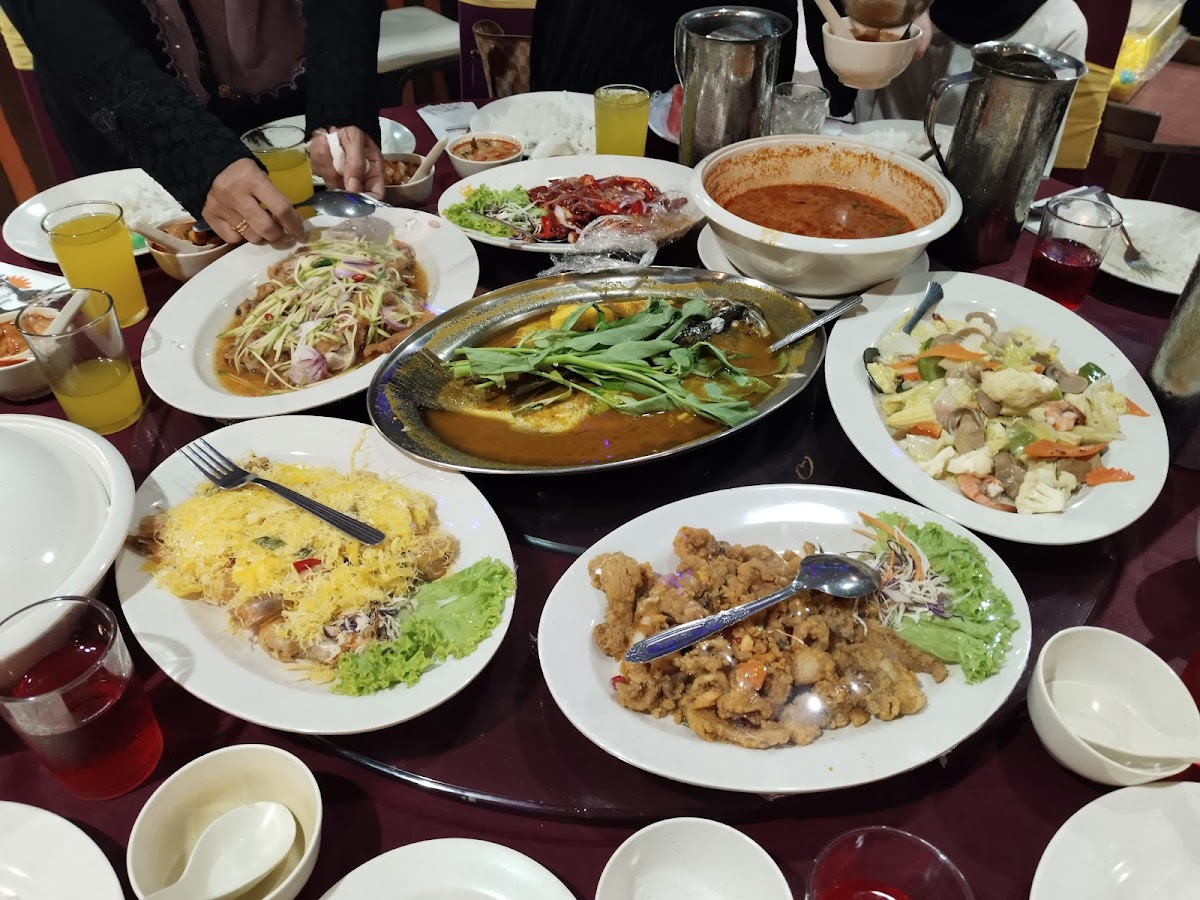 New Horizon Garden Restaurant - Photo 3