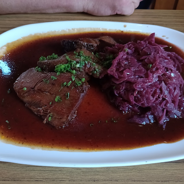 Ochsenbäckle Und Rotkohl