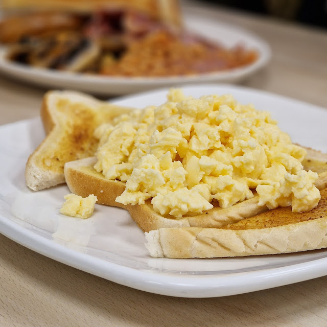 Scrambled Egg on Toast