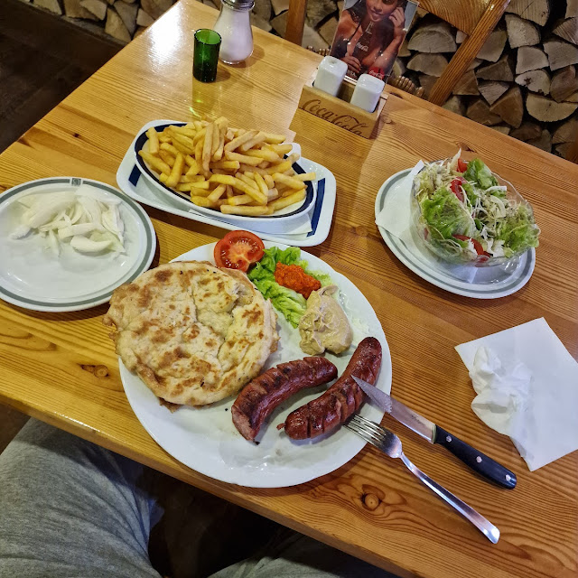 Крањска Кобасица Са Помфритом