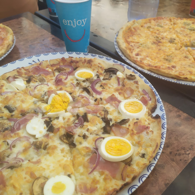 Pizzas Familiares Carbonara &4 Quesos