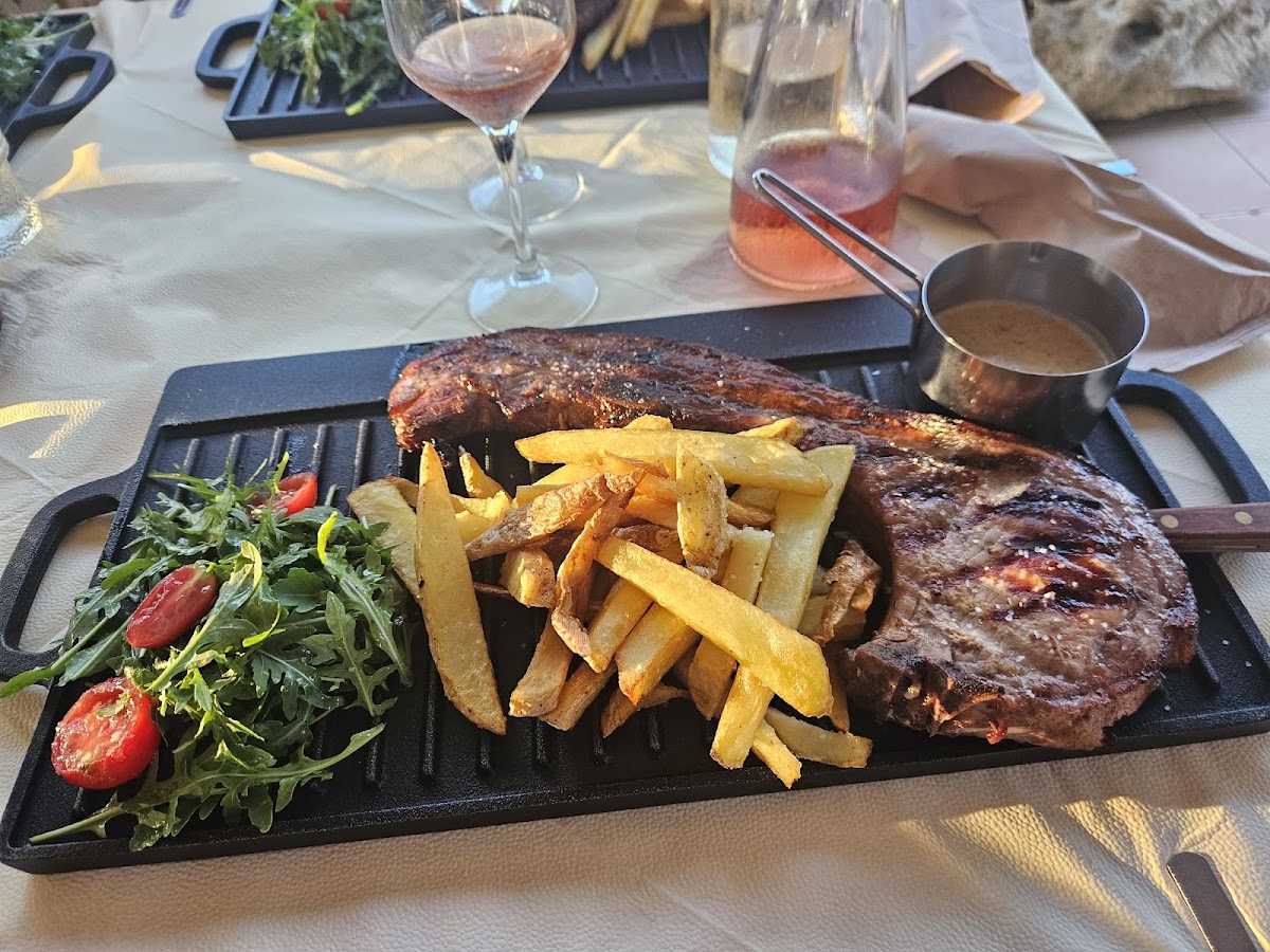 Phaedra Restaurant - Photo 3