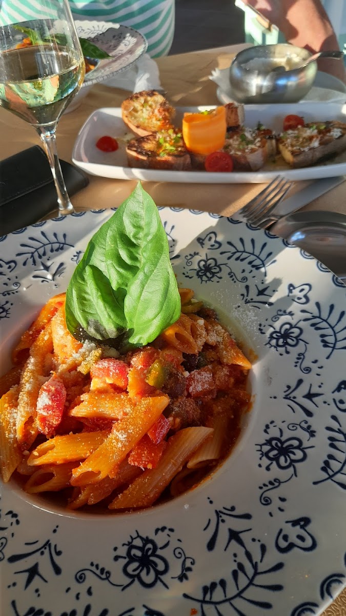 Phaedra Restaurant - Photo 4