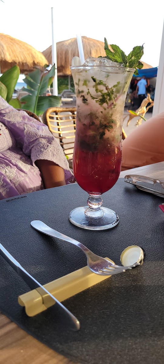 Zaza beach restaurant - Photo 4