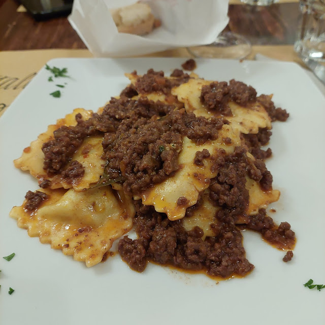 Ravioli Ricotta E Spinaci Al Ragù Di Chianina