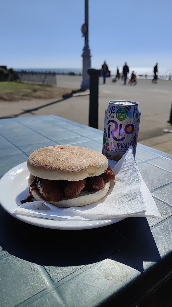 The Lawns Cafe - Photo 1