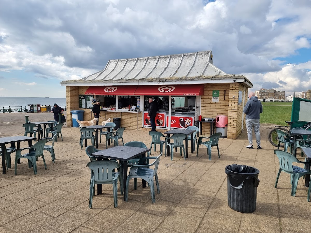 The Lawns Cafe - Photo 5