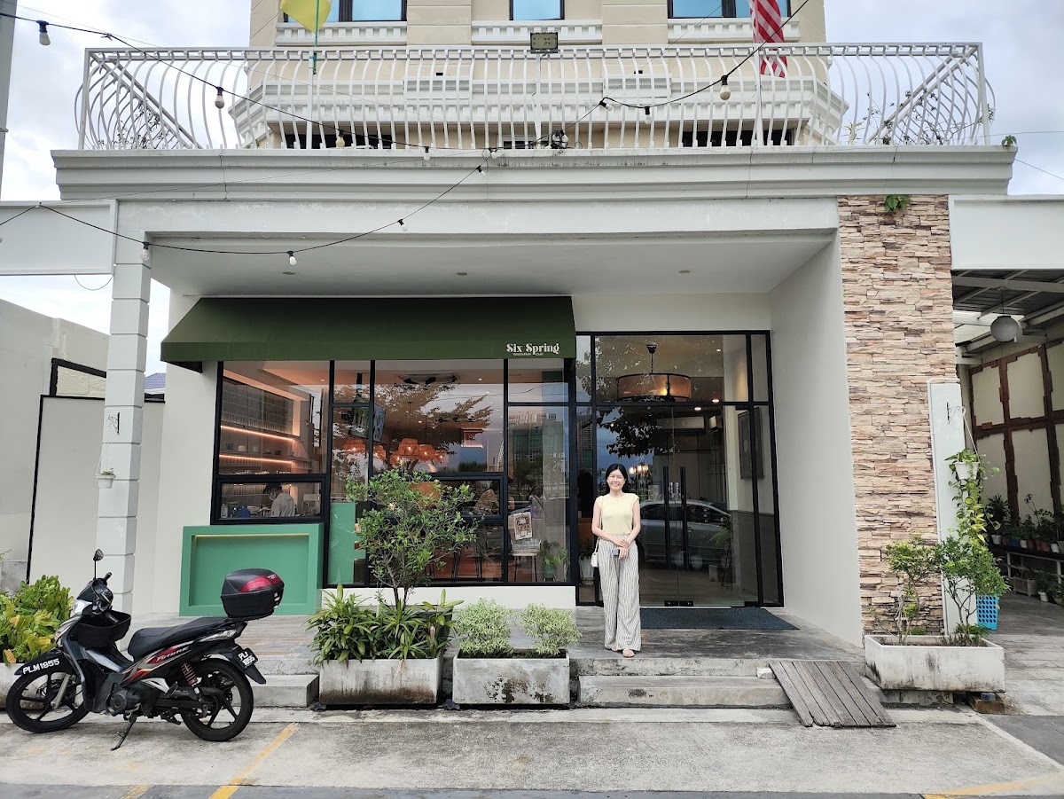 Six Spring Vegetarian Cafe - Photo 2