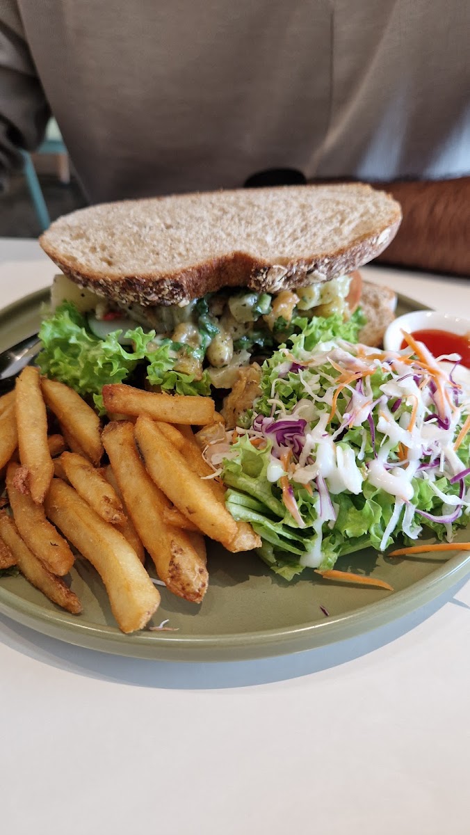 Six Spring Vegetarian Cafe - Photo 4