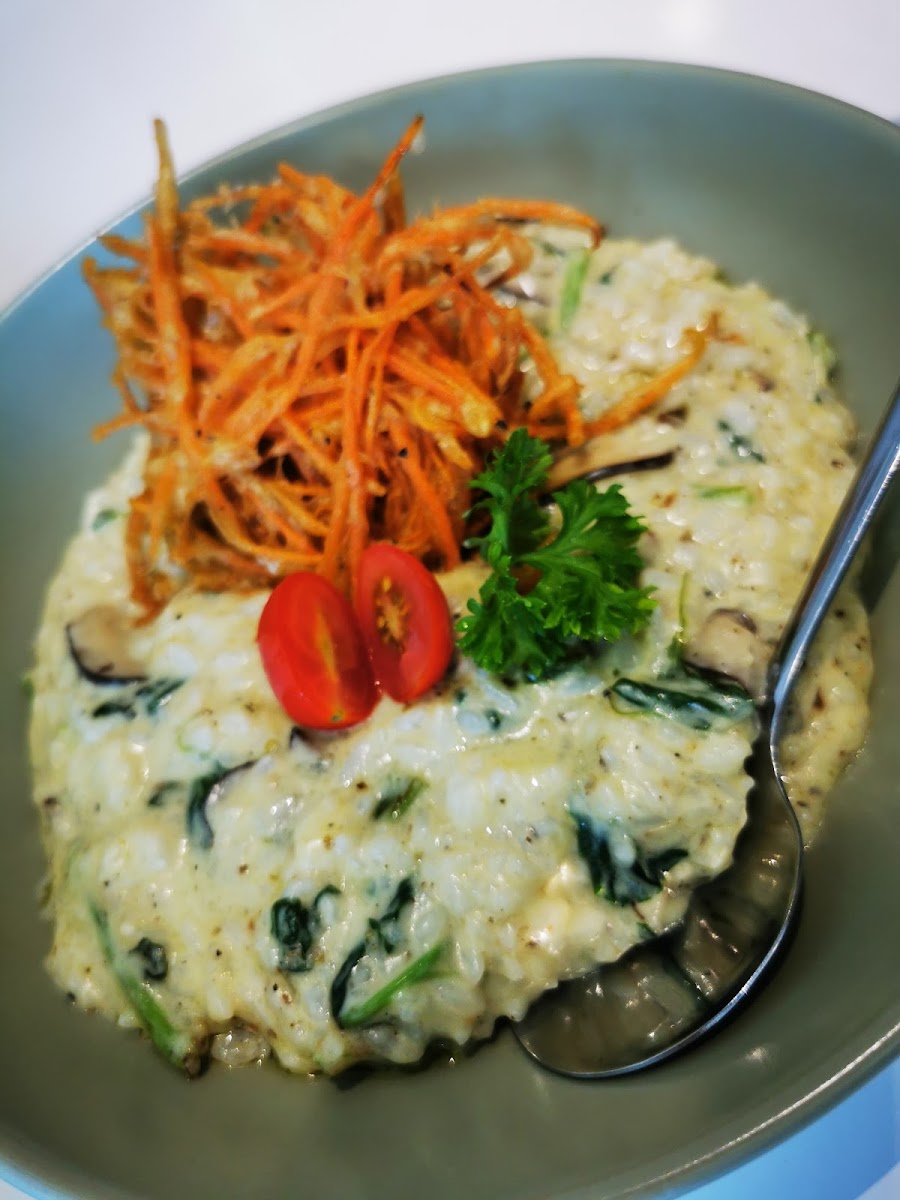 Six Spring Vegetarian Cafe - Photo 8