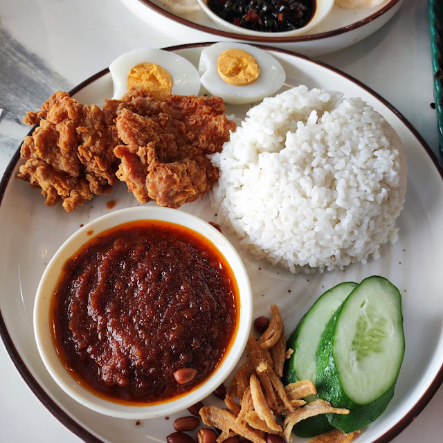 Nasi Lemak Ayam Crispy