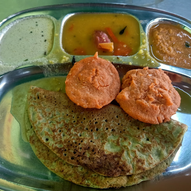 Vallarai Thosai & Carrot Idli