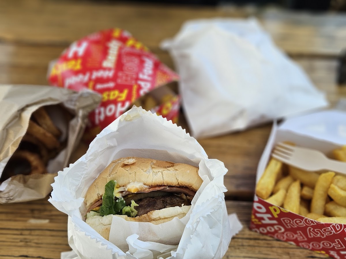Burger Me Seymour - Photo 1