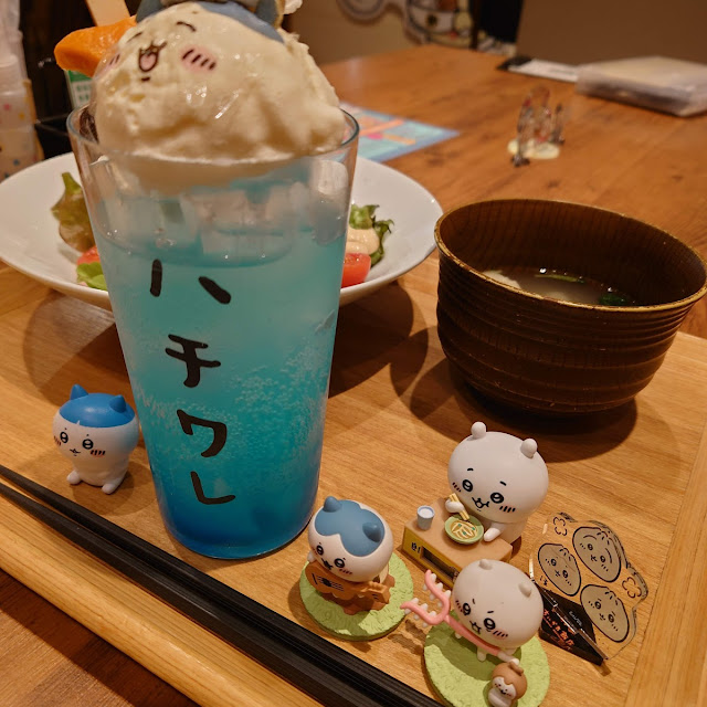 ハチワレのクリームソーダ