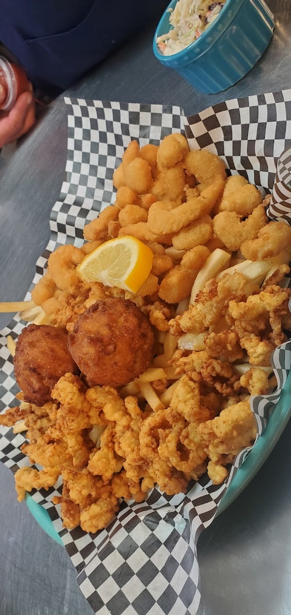 Captain Jim's Restaurant And Seafood - Photo 5