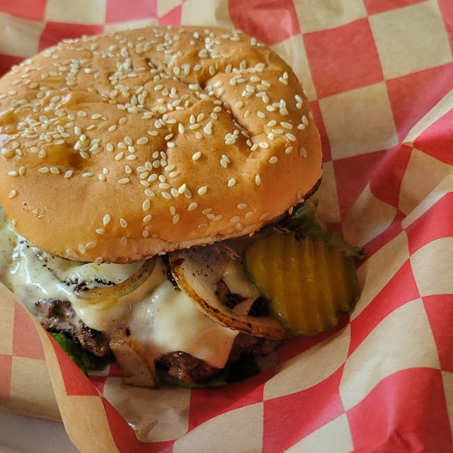 Rocky Top Cheeseburger