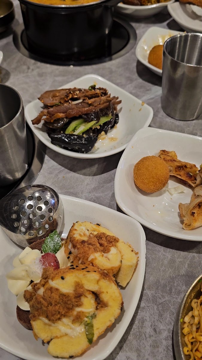 壹家火锅自助Wow Buffet - Photo 1
