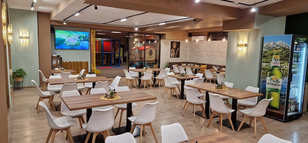 Restaurant with playground 'Royal'