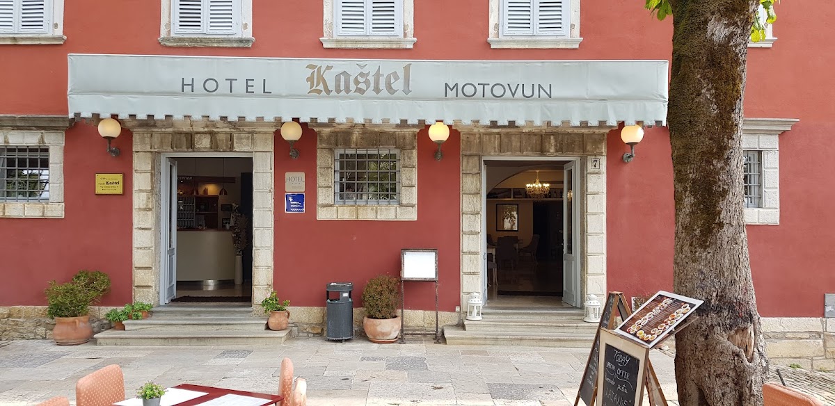 Bistro Bar Montona Gallery