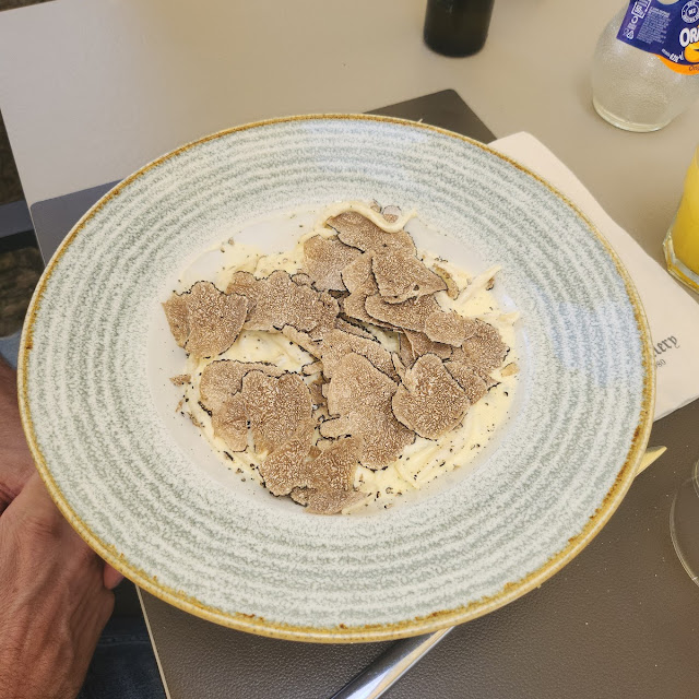 Homemade Traditionelle Pasta With Truffles