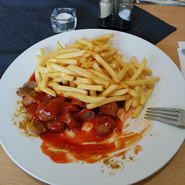 Currywurst Mit Pommes Frites
