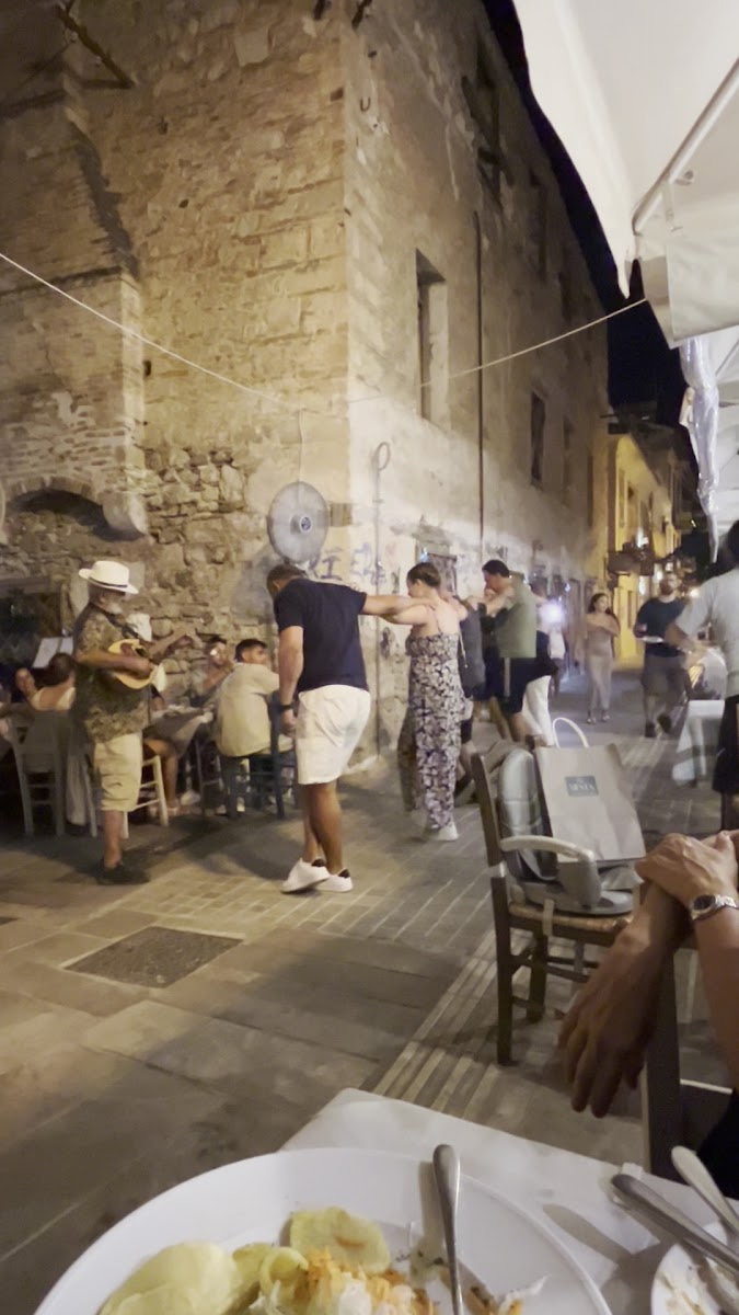 Alaloum - Photo 1