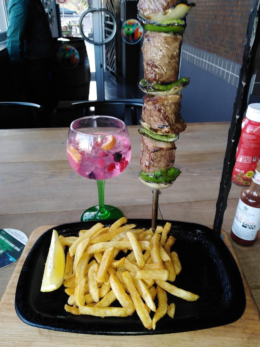 The Hang Over Sports Bar - Photo 3