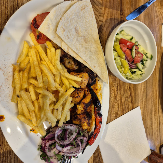 Hähnchenspieß Und Lammspieß Teller
