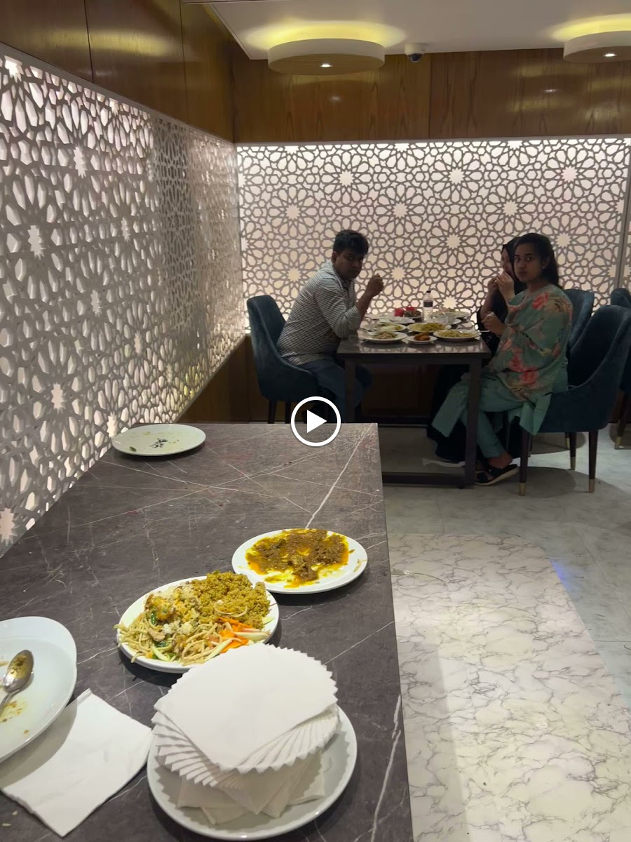 Signature Cuisine - Photo 1