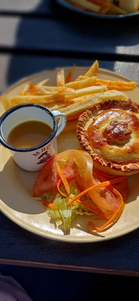 Stoom Pub & Grill - Photo 8