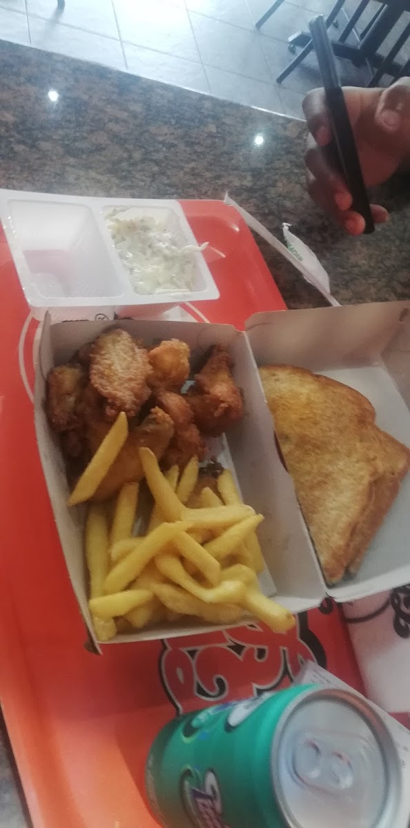 Chicken Licken Berea - Photo 9