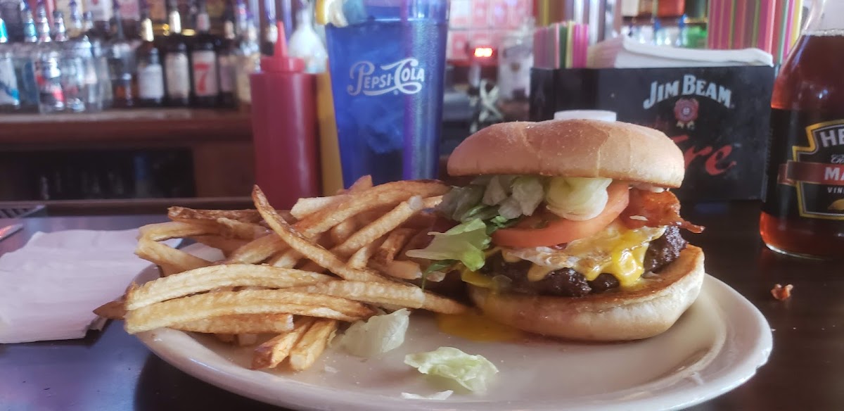Spuddy's Tavern - Photo 4