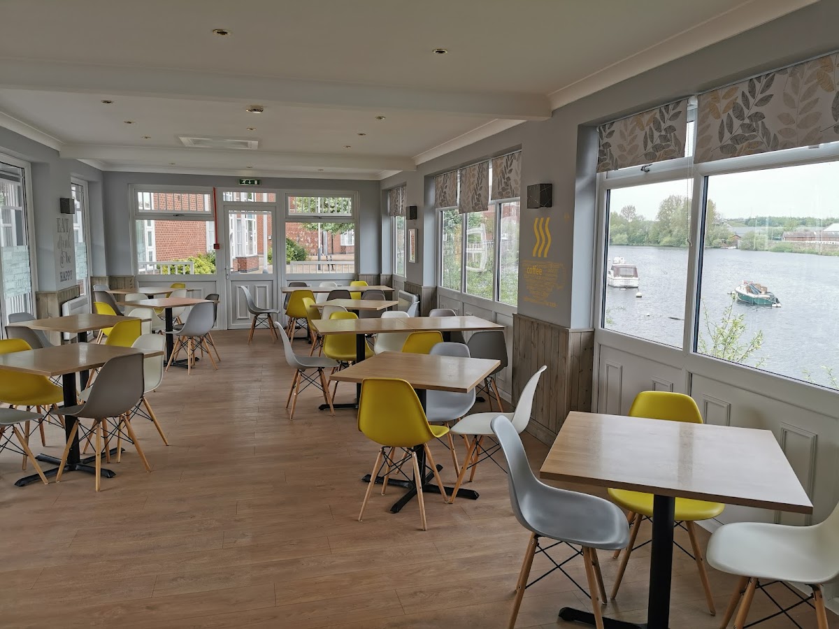 Pier Cafe