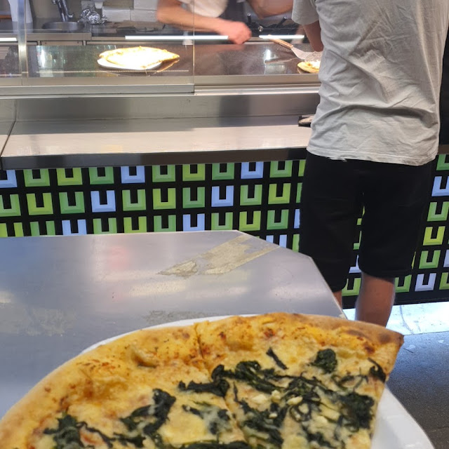 Spinach and Cheese Pizza Without fckn Cheese on the Pizza