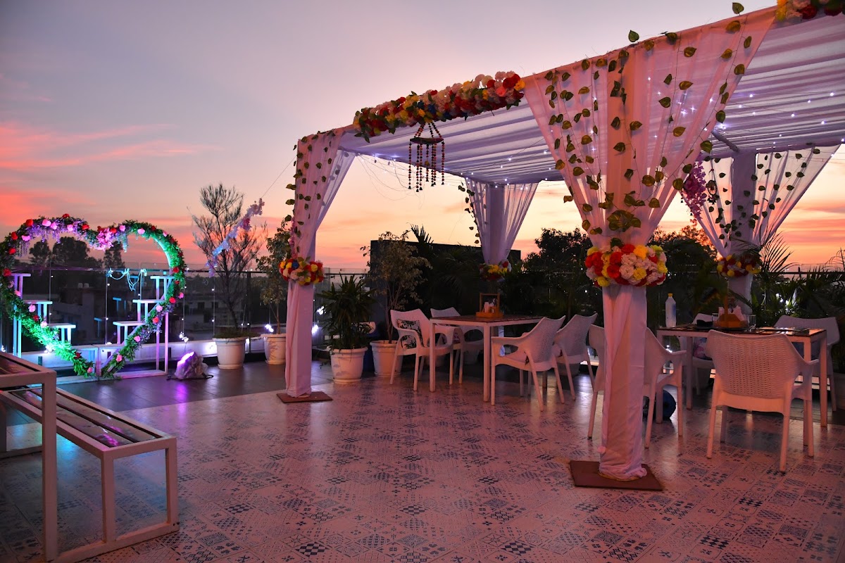 Saanjh Rooftop Cafe & Restaurant